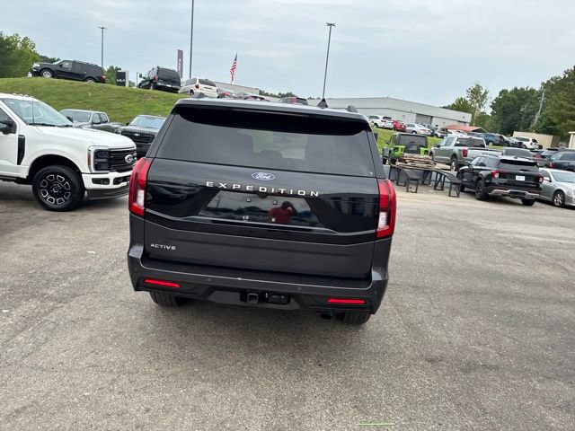Used 2025 Ford Expedition Active AWD/4WD image 18
