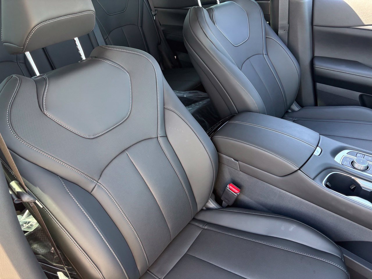 New 2027 INFINITI QX60 Luxe w/ Cargo Package FWD image 11