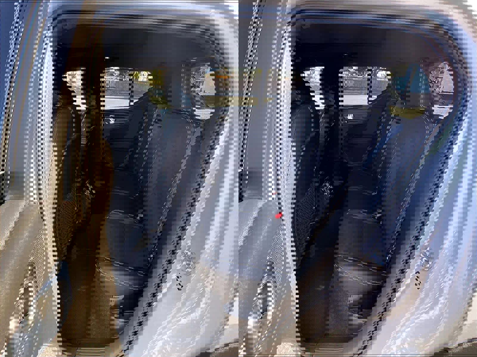 Used 2023 Volvo XC40 Recharge Plus image 29