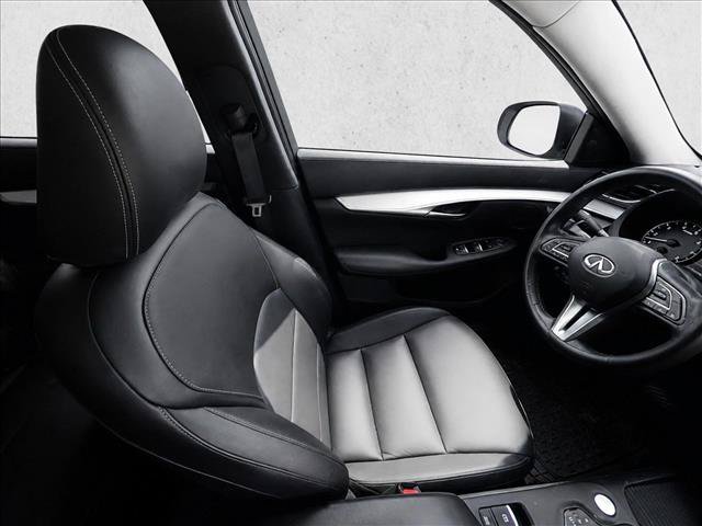 Used 2019 INFINITI QX50 Luxe w/ Navigation Package AWD/4WD image 16