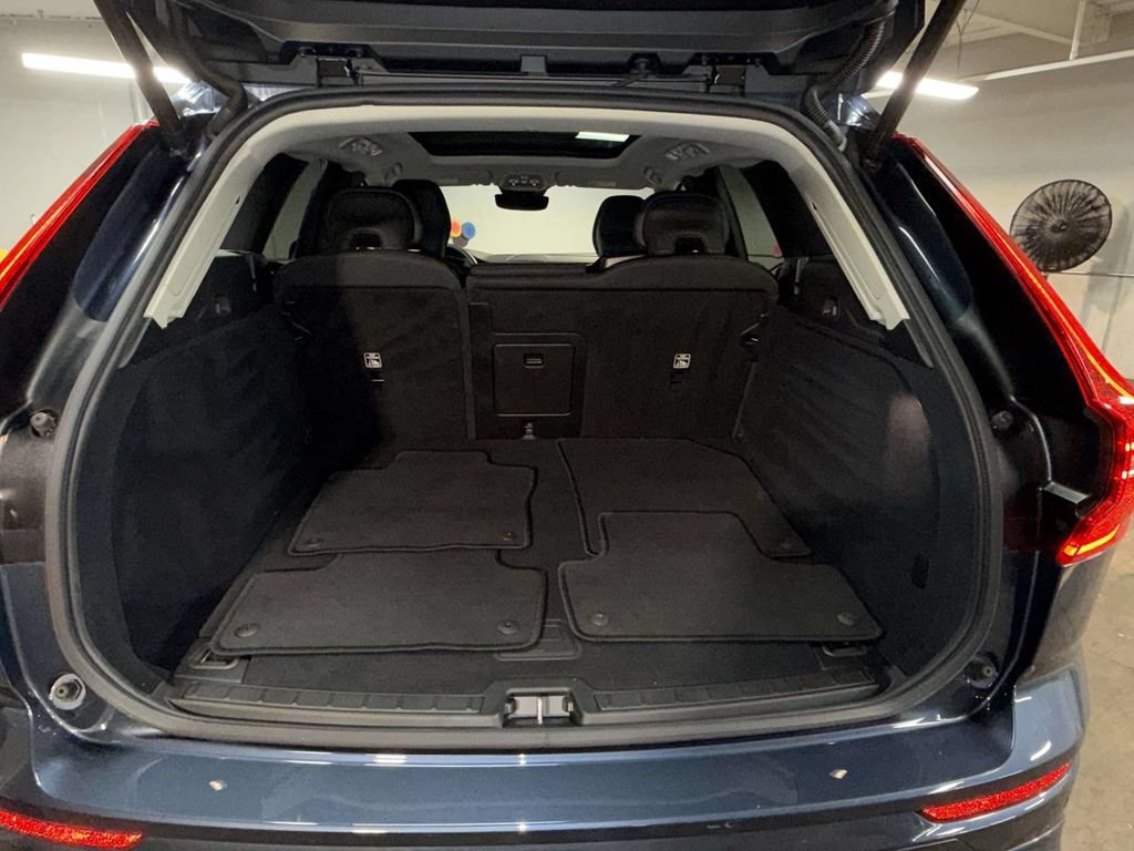 Used 2024 Volvo XC60 B5 Core AWD/4WD image 17