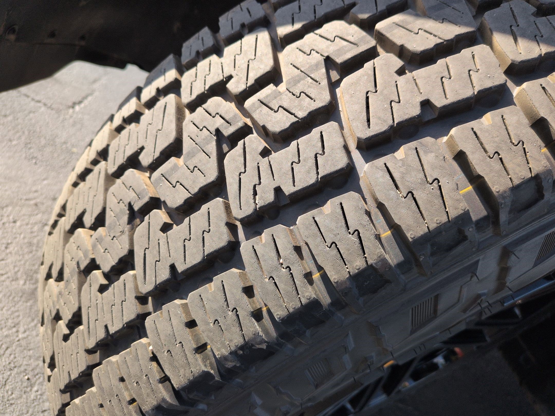 Used 2026 Rivian R1S Premium AWD/4WD image 12