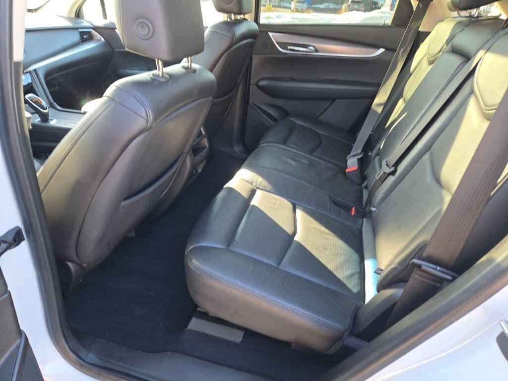 Used 2018 Cadillac XT5 Luxury w/ Driver Awareness Package image 19