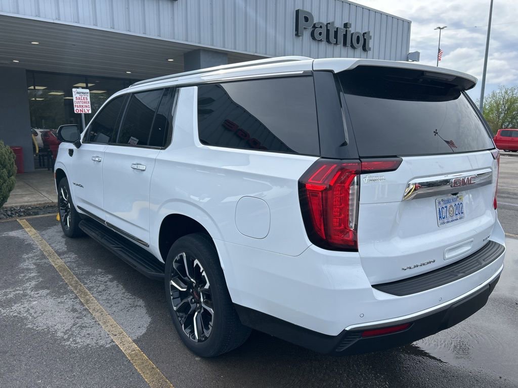 Used 2023 GMC Yukon XL SLT w/ SLT Luxury Package image 3