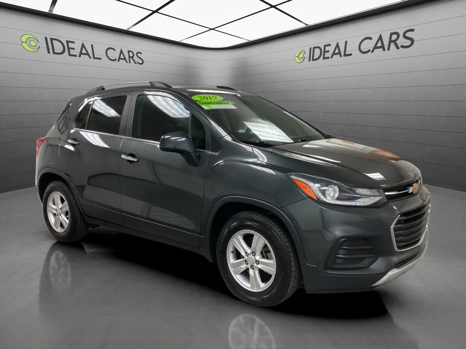 Used 2019 Chevrolet Trax LT w/ Driver Confidence Package FWD image 2