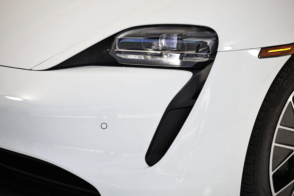 Certified 2022 Porsche Taycan image 11