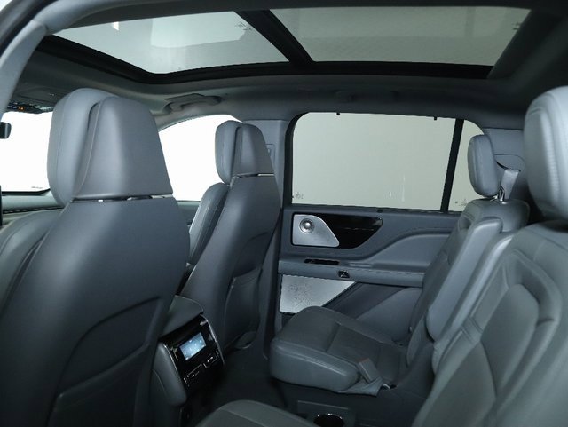 Used 2020 Lincoln Aviator Reserve w/ Equipment Group 202A image 16