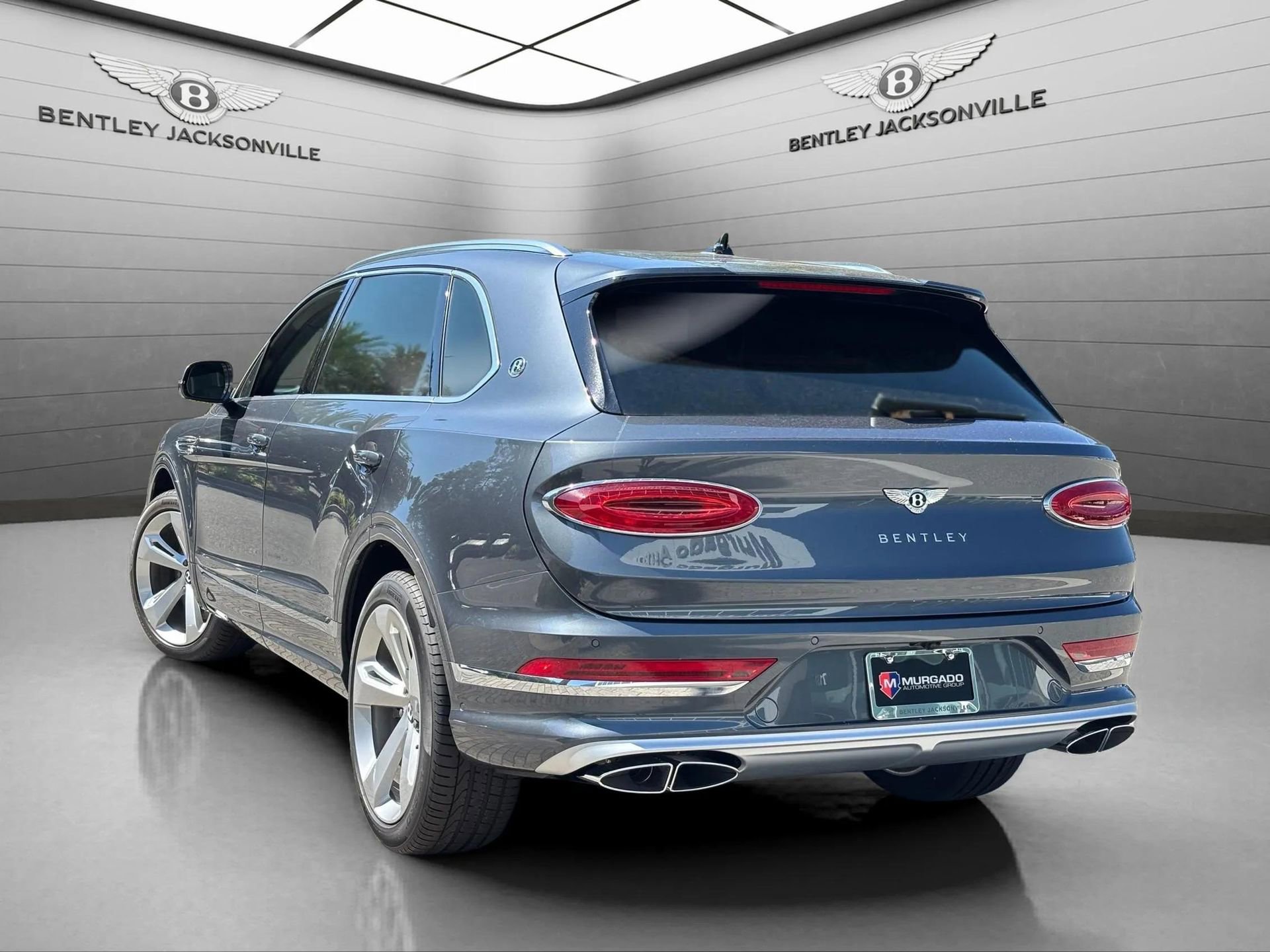 New 2025 Bentley Bentayga Extended Wheelbase image 3