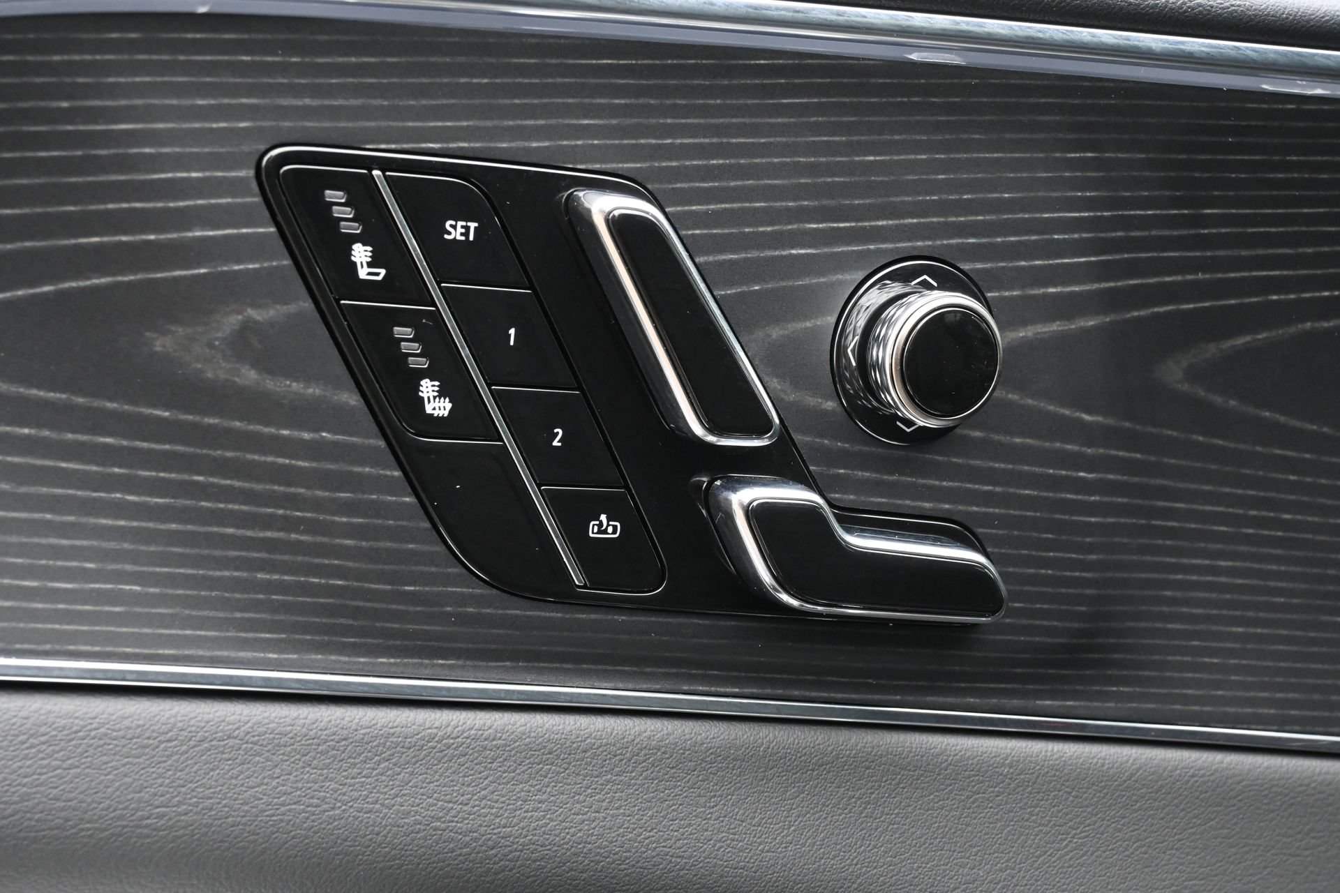 Used 2024 Cadillac Lyriq Luxury RWD image 16