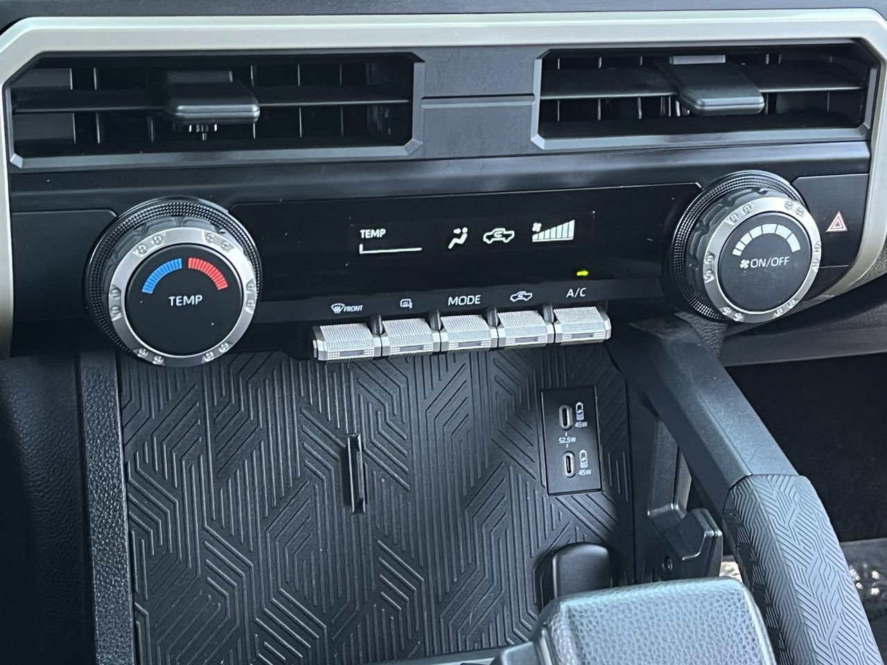 Used 2025 Toyota Tacoma SR AWD/4WD image 18