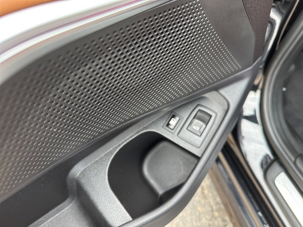 Used 2023 BMW 330e xDrive w/ Driving Assistance Package image 18