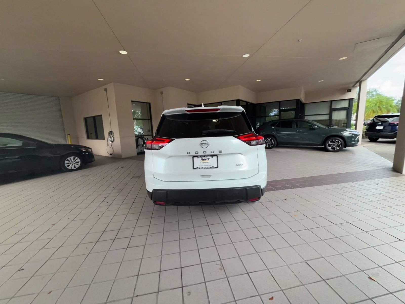 Used 2025 Nissan Rogue SV AWD/4WD image 12