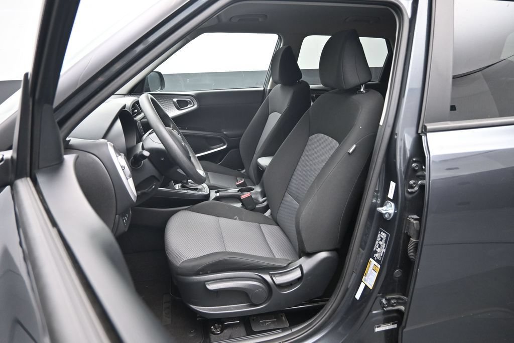 Used 2025 Kia Soul LX w/ LX Technology Package FWD image 19