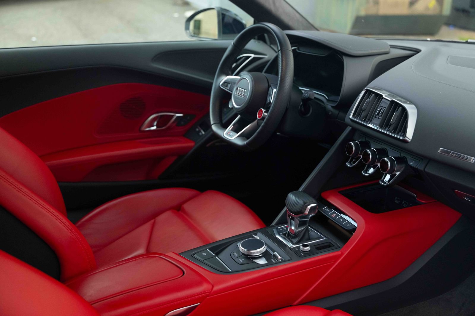 Used 2018 Audi R8 V10 RWD image 15