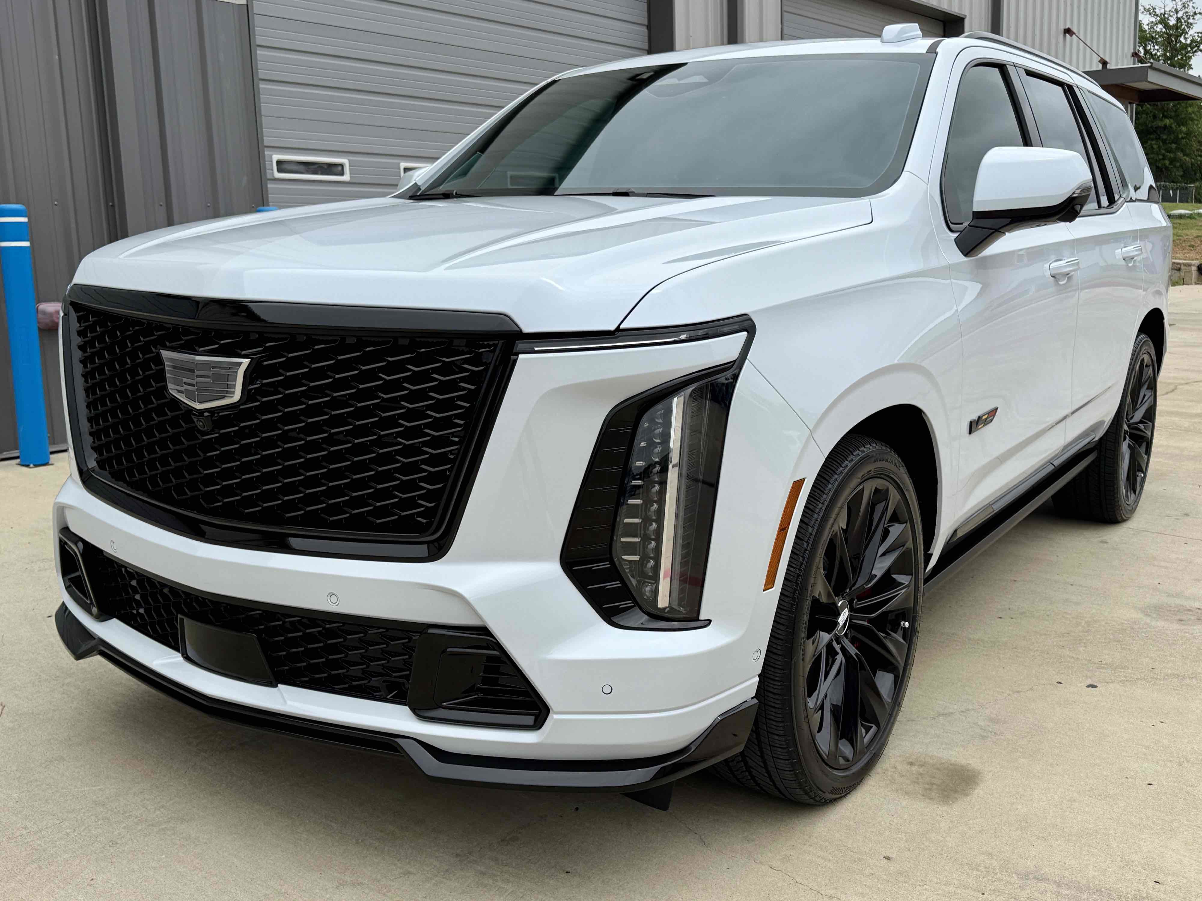 Used 2026 Cadillac Escalade V w/ LPO, ONYX Package AWD/4WD image 7