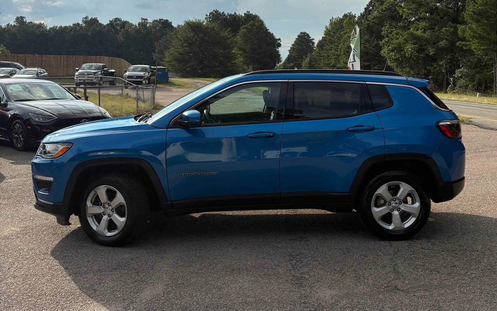 Used 2021 Jeep Compass Latitude w/ Sun and Sound Group AWD/4WD image 3