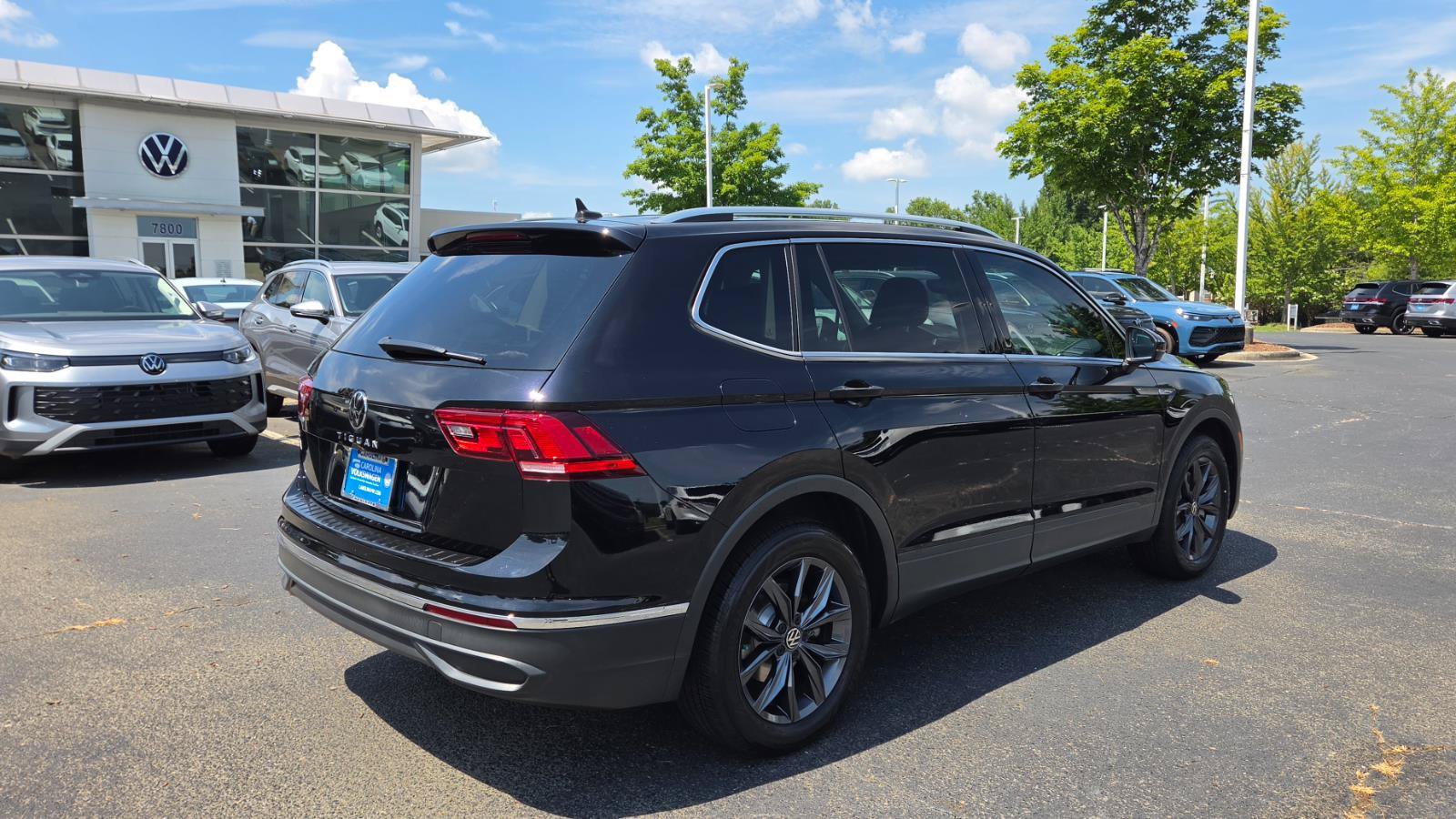 Certified 2023 Volkswagen Tiguan SE w/ Panoramic Sunroof Package FWD image 5
