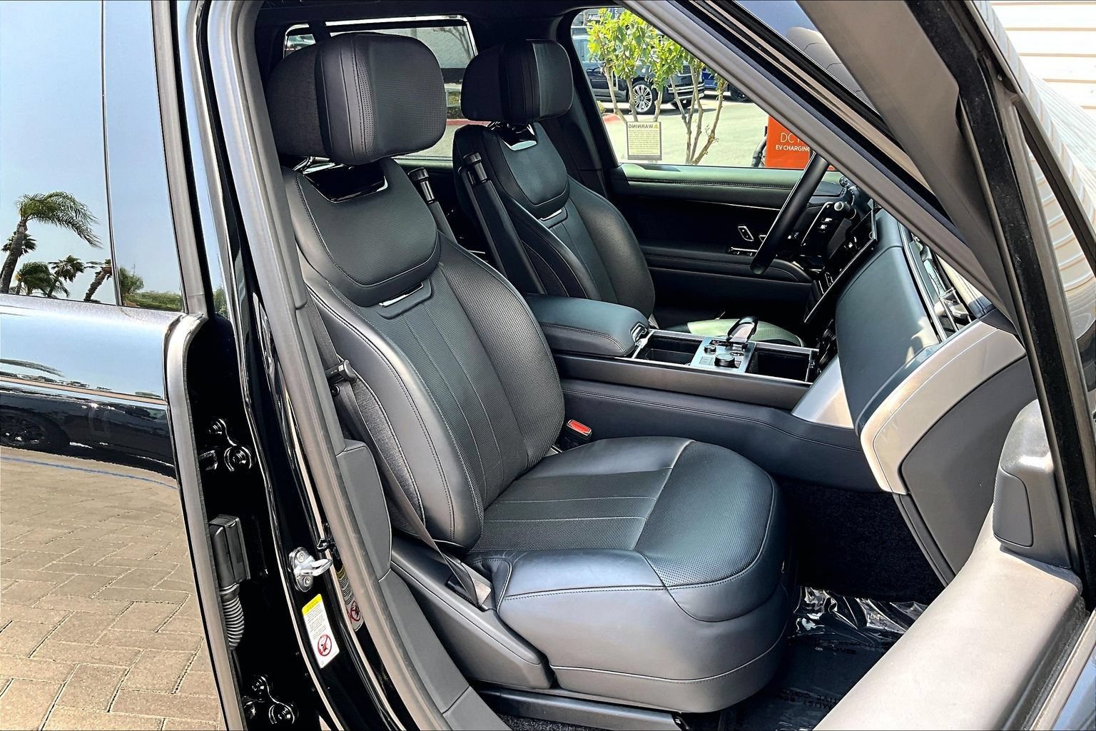 Certified 2023 Land Rover Range Rover SV AWD/4WD image 7