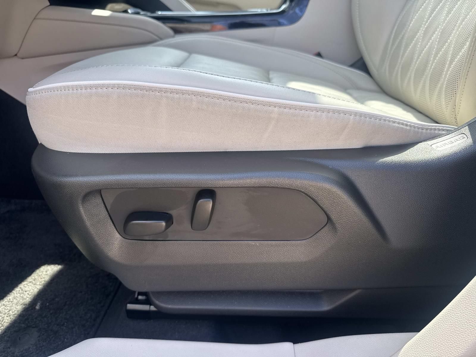 Used 2023 Buick Envision Avenir AWD/4WD image 17