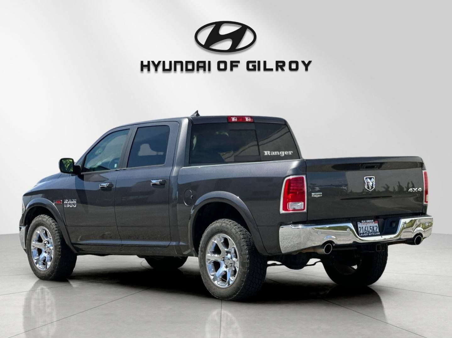 Used 2017 RAM 1500 Laramie w/ Convenience Group AWD/4WD image 3