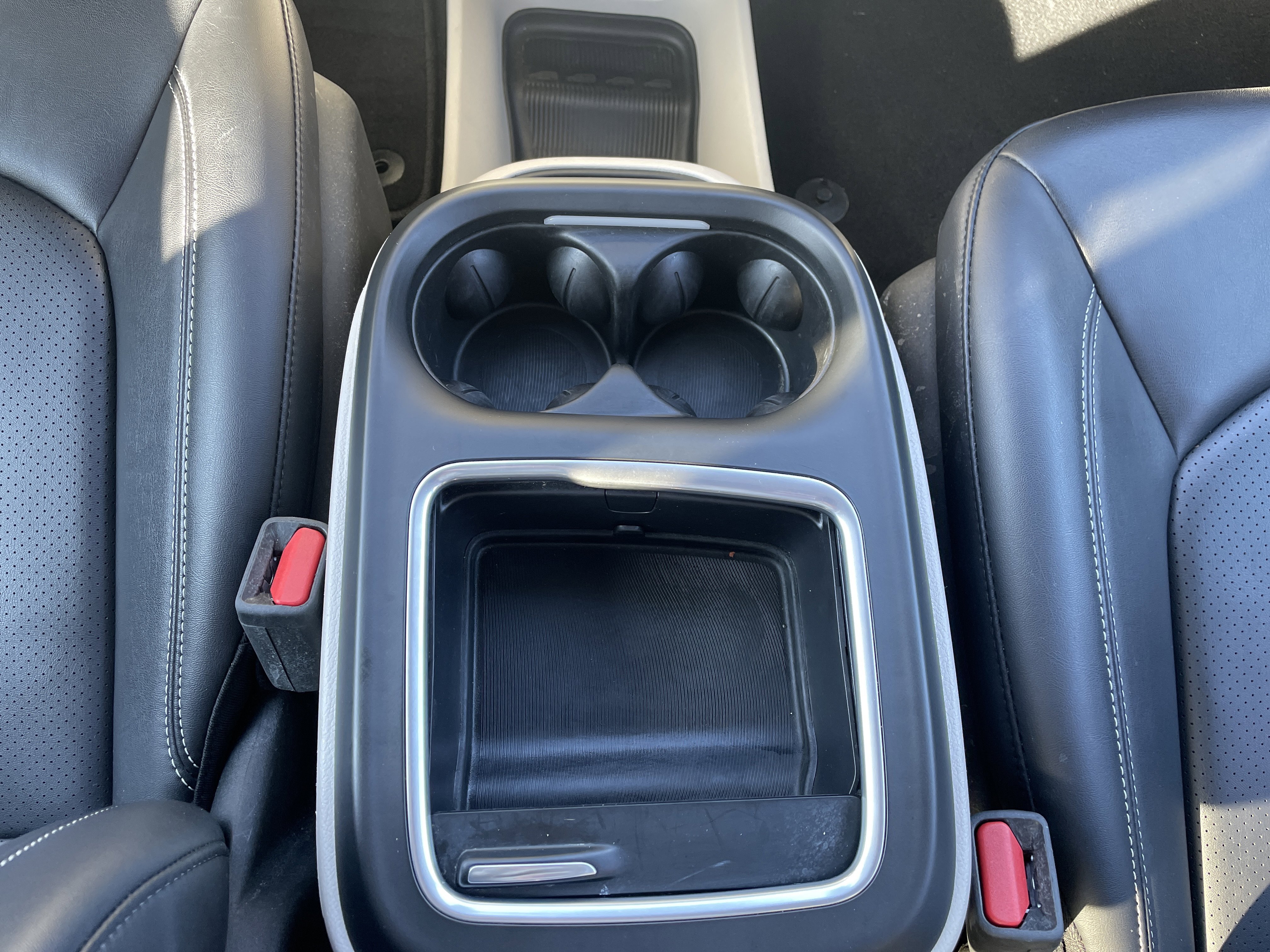 Used 2024 Chrysler Pacifica Touring-L image 30