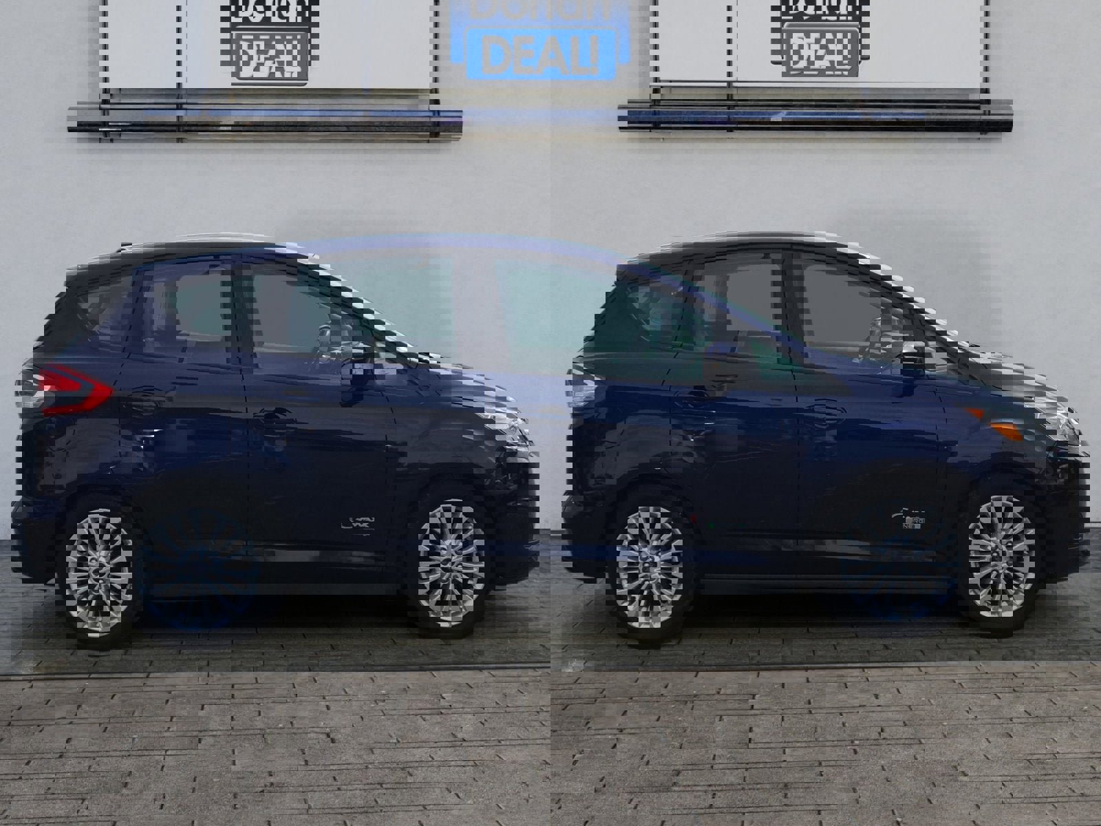 Used 2017 Ford C-MAX Energi SE w/ Equipment Group 401A FWD image 2