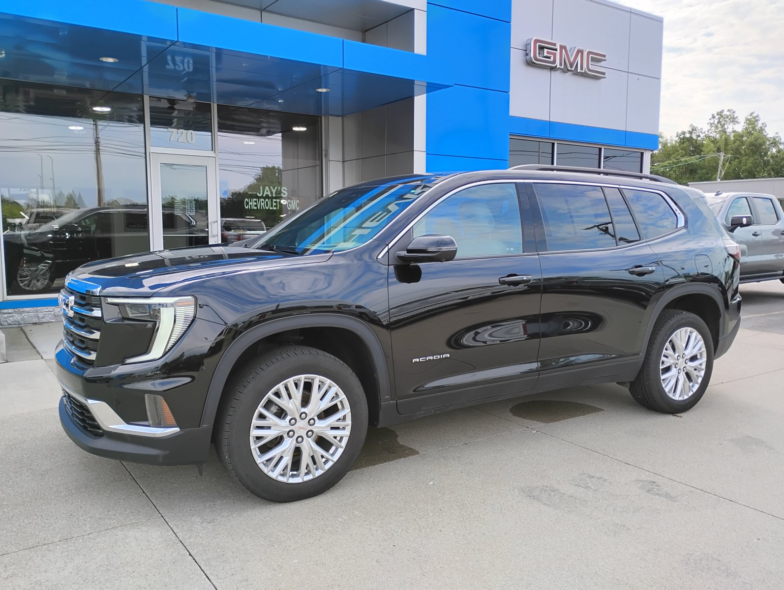 Used 2024 GMC Acadia Elevation FWD image 12