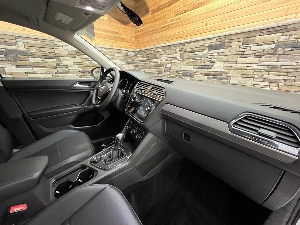Used 2020 Volkswagen Tiguan SE w/ Panoramic Sunroof Package AWD/4WD image 23