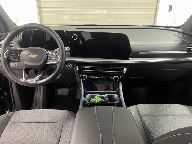 Used 2025 Chevrolet Traverse LT AWD/4WD image 13
