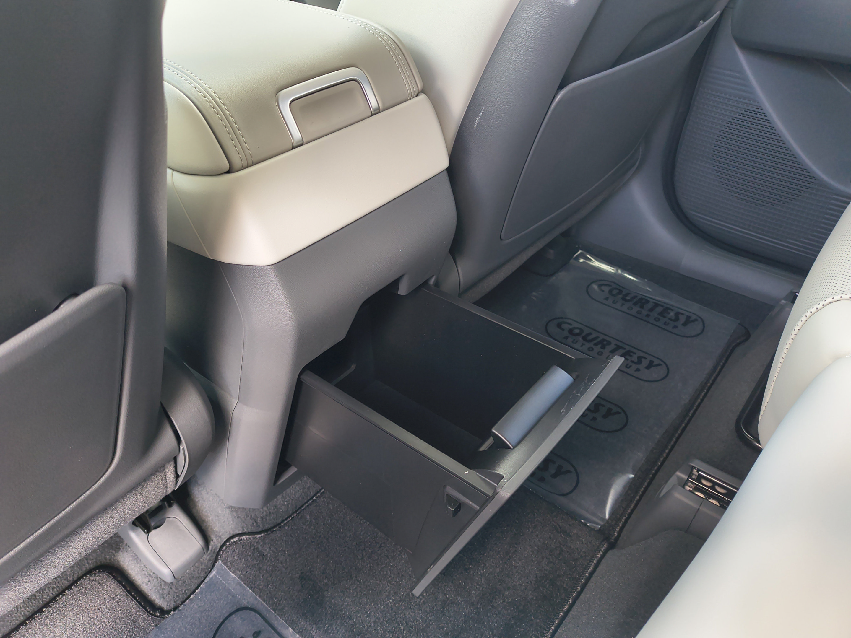 New 2027 Hyundai Santa Fe SEL FWD image 16