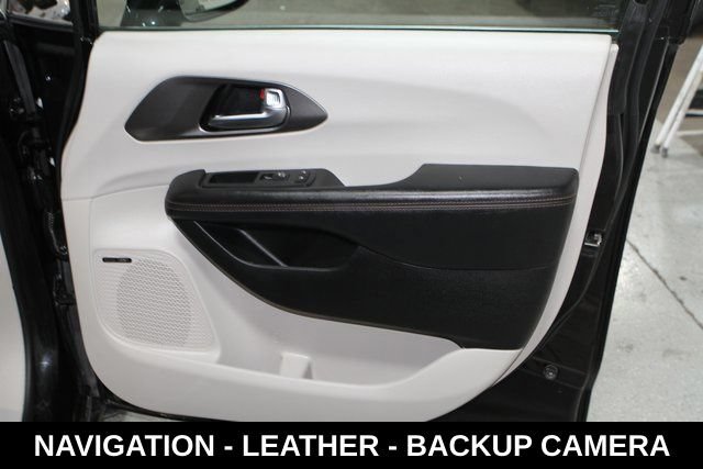Used 2020 Chrysler Pacifica Touring-L Plus w/ Tire & Wheel Group FWD image 21