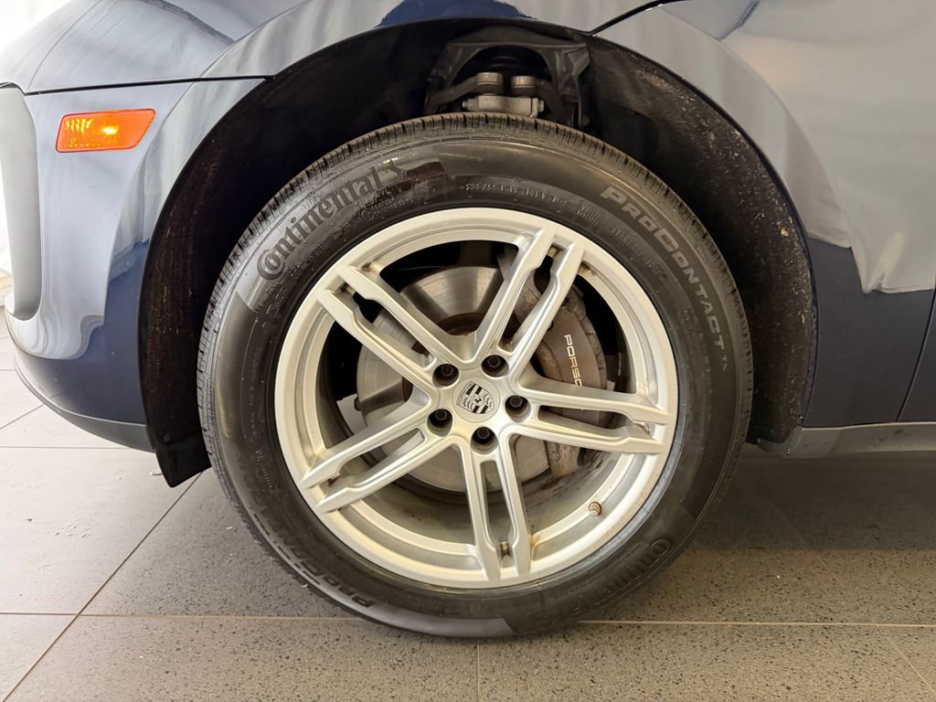 Certified 2023 Porsche Macan AWD/4WD image 10