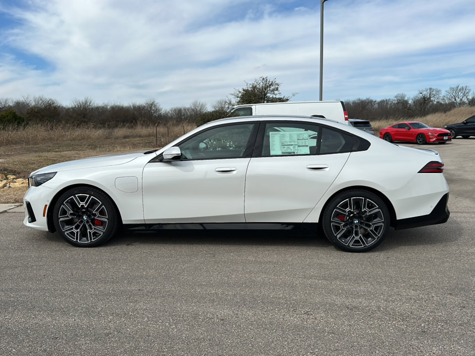 New 2026 BMW 550e xDrive image 5