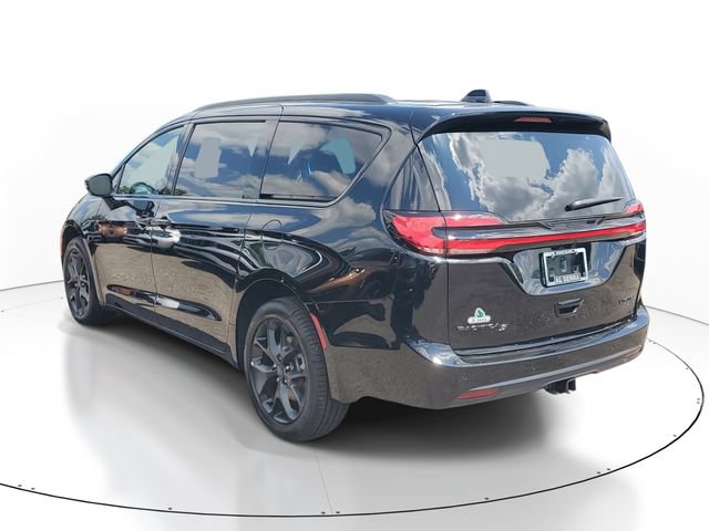 New 2027 Chrysler Pacifica Limited w/ Family Tech Group AWD/4WD image 3