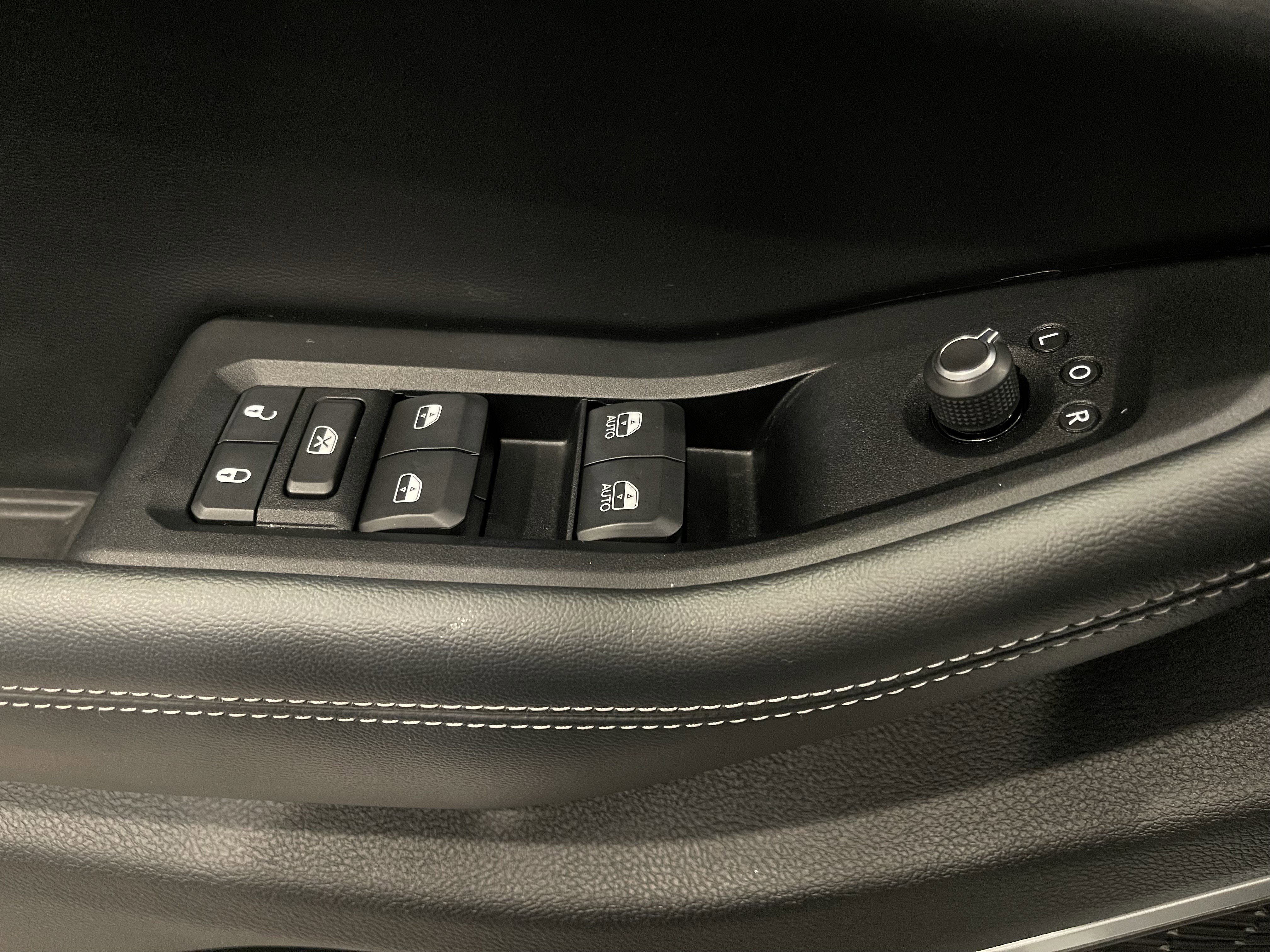 Used 2022 Jeep Grand Cherokee Limited image 11