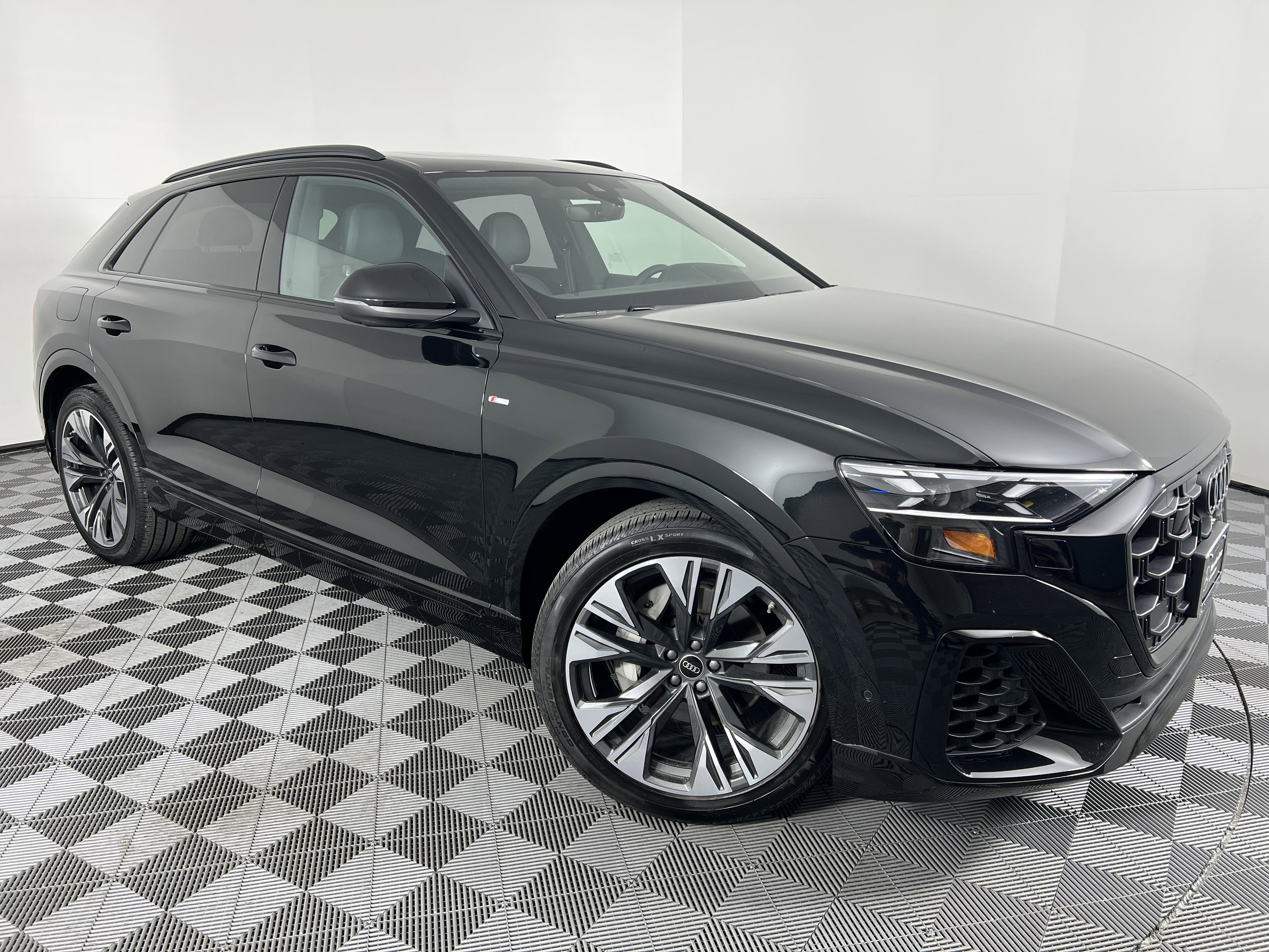 Used 2025 Audi Q8 Prestige AWD/4WD image 2