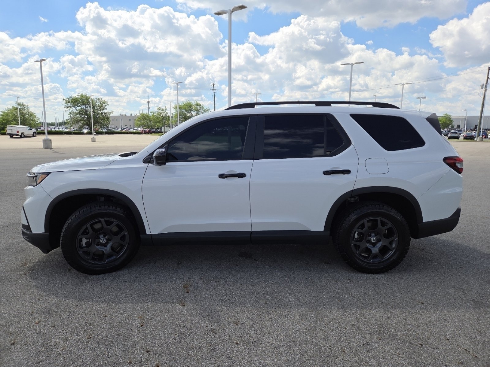Used 2025 Honda Pilot TrailSport image 16