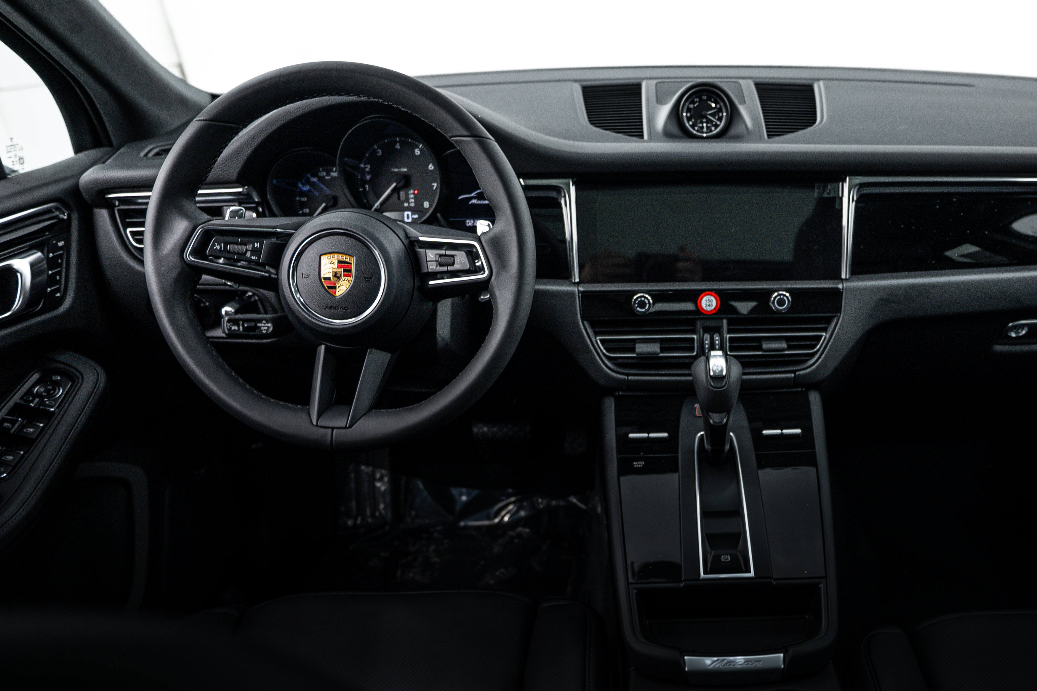 Certified 2026 Porsche Macan AWD/4WD image 24