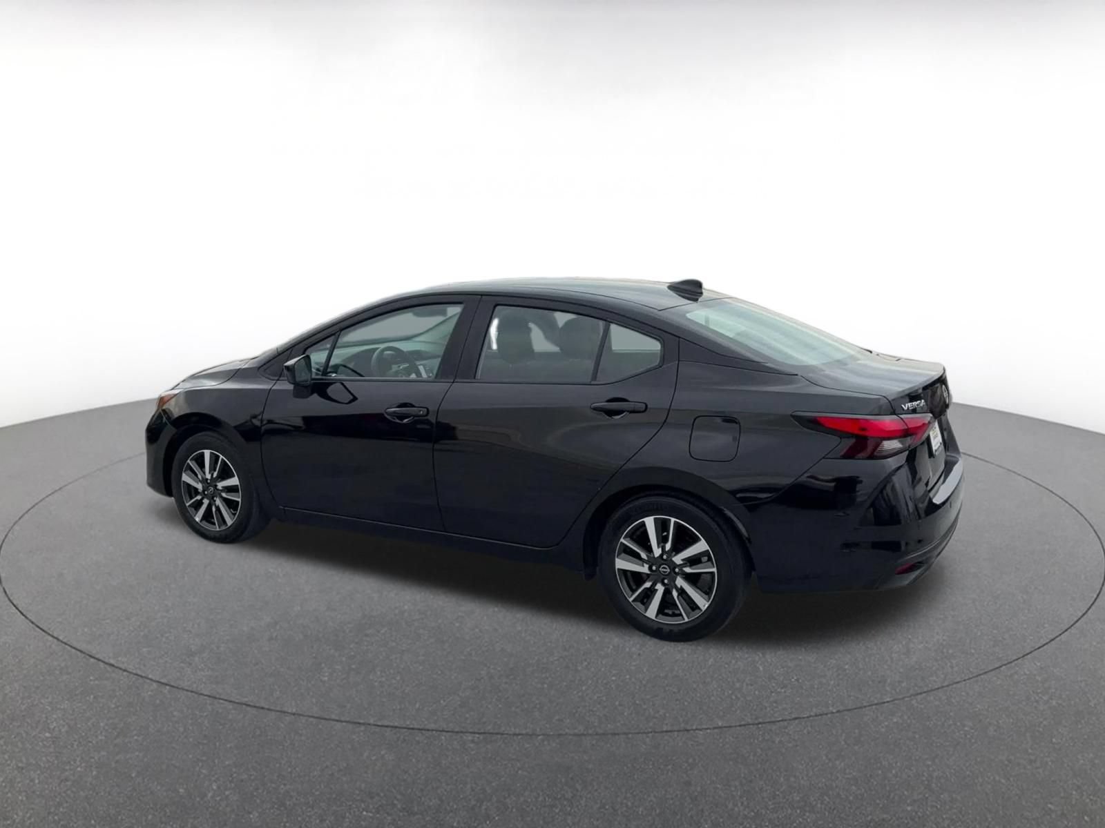 Used 2025 Nissan Versa SV FWD image 9