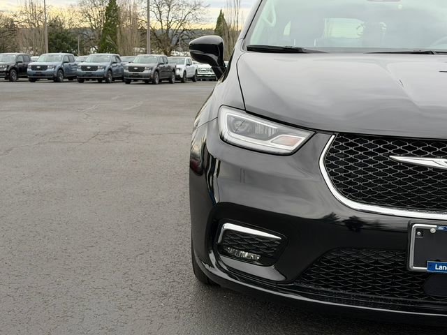 Used 2024 Chrysler Pacifica Select image 8