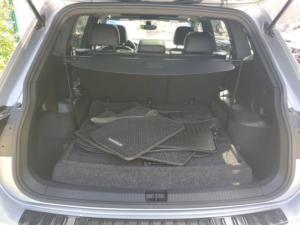 Used 2023 Volkswagen Tiguan SE R-Line image 9