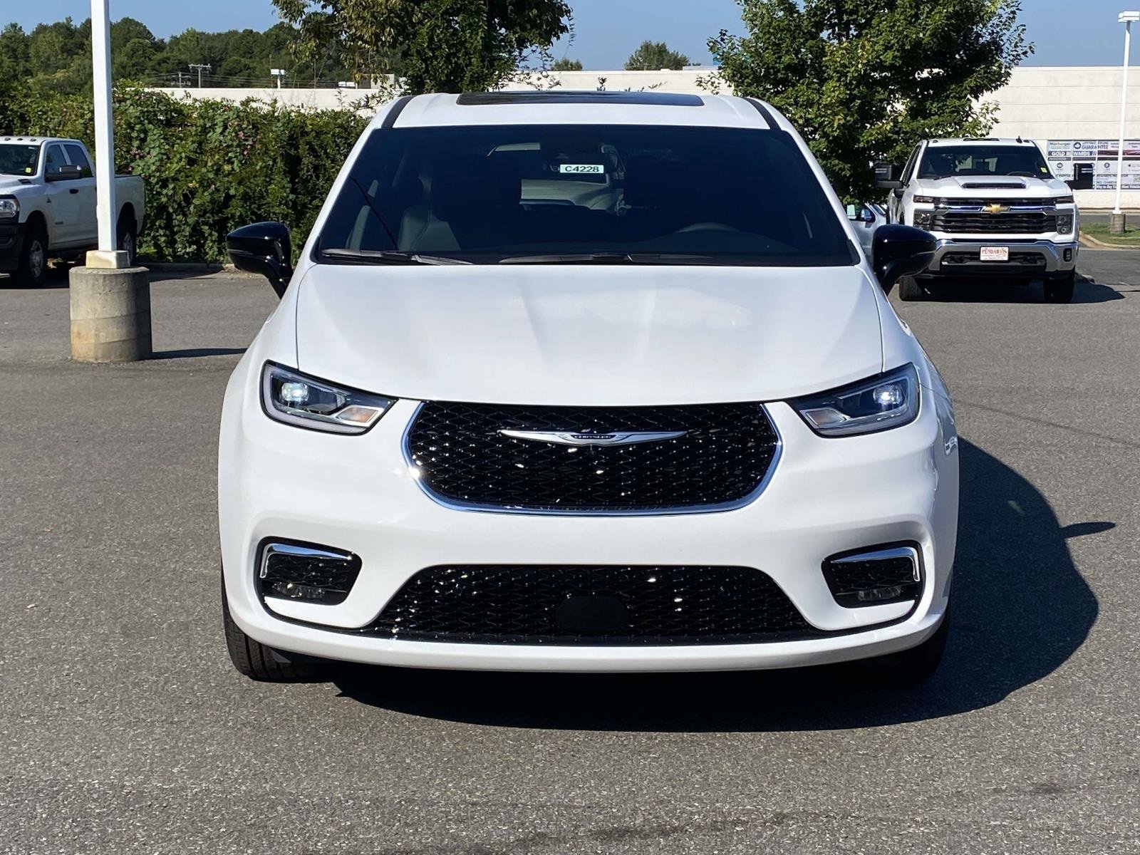 New 2026 Chrysler Pacifica Select video 2