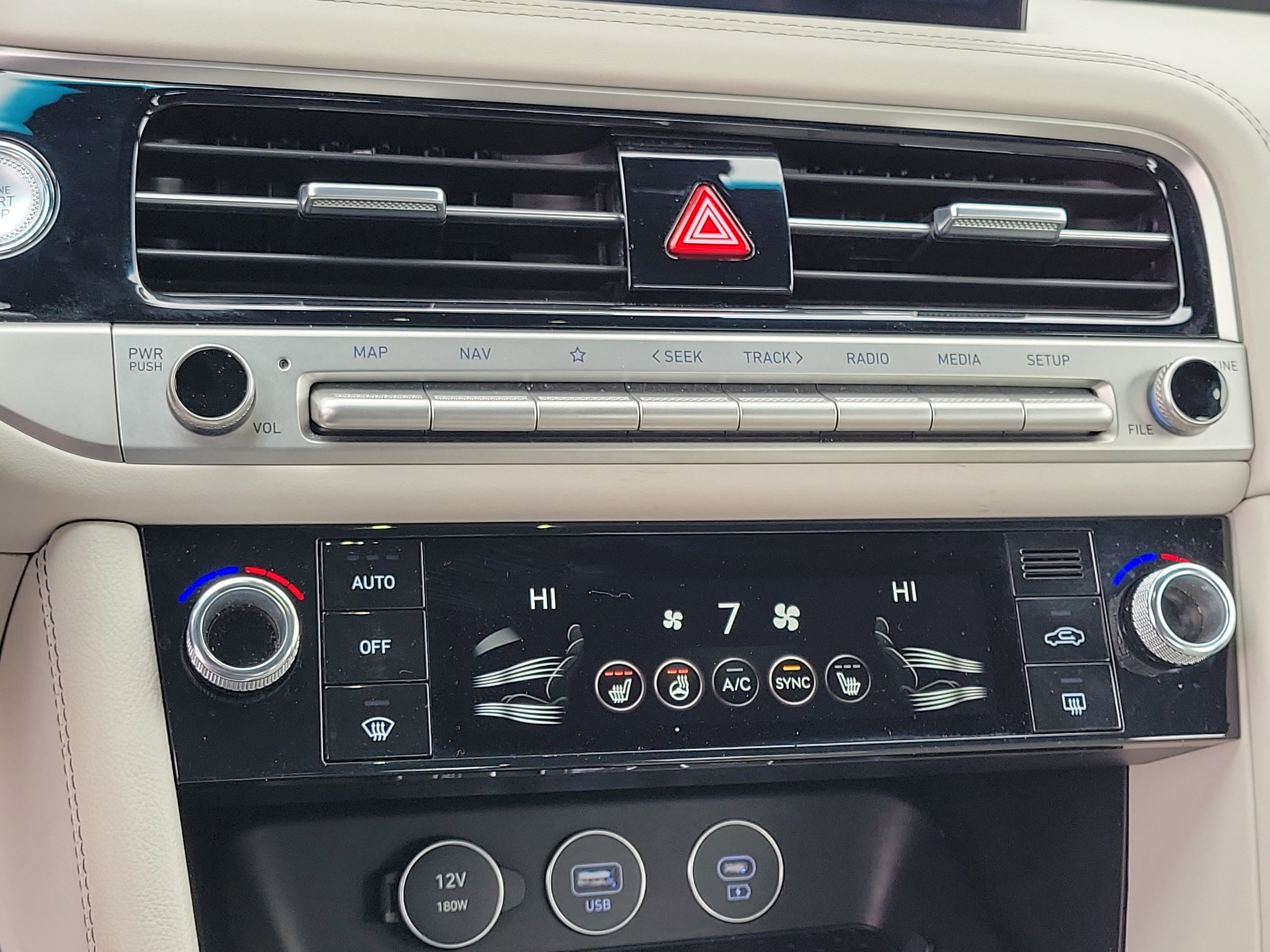 Used 2024 Genesis G70 2.5T image 27