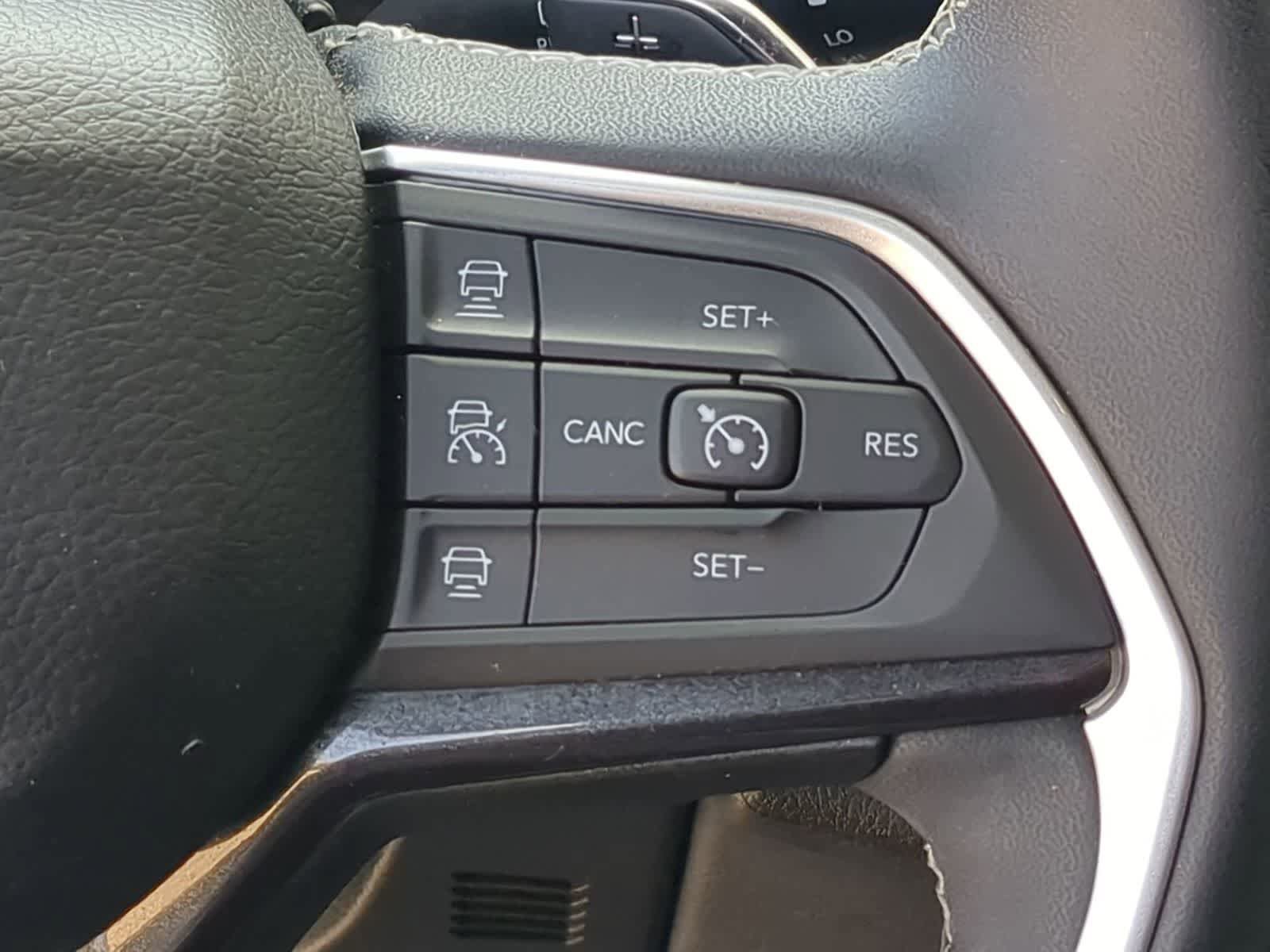 Certified 2023 Jeep Grand Cherokee L Laredo AWD/4WD image 24