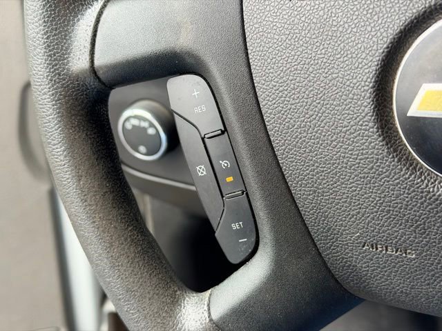 Used 2018 Chevrolet Express 2500 w/ Driver Convenience Package RWD image 8