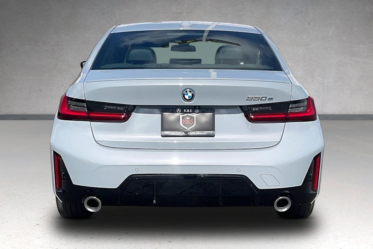 Used 2023 BMW 330e w/ M Sport Package RWD image 4