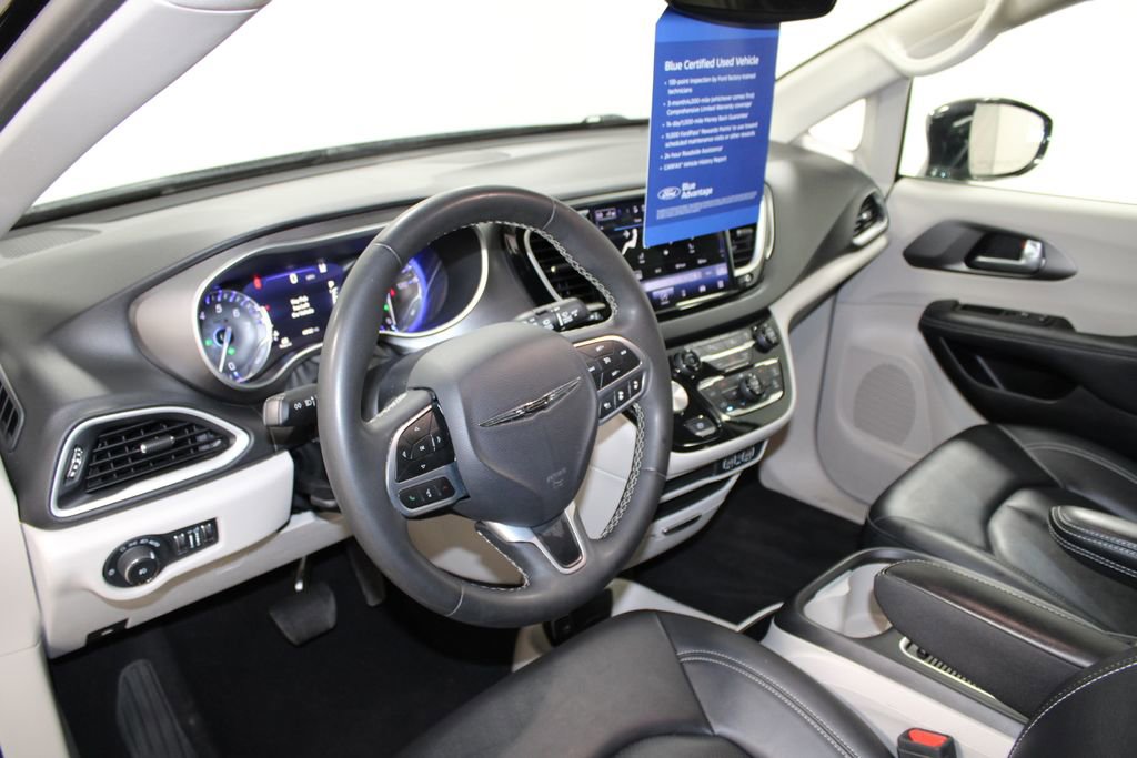 Used 2024 Chrysler Pacifica Touring-L image 23
