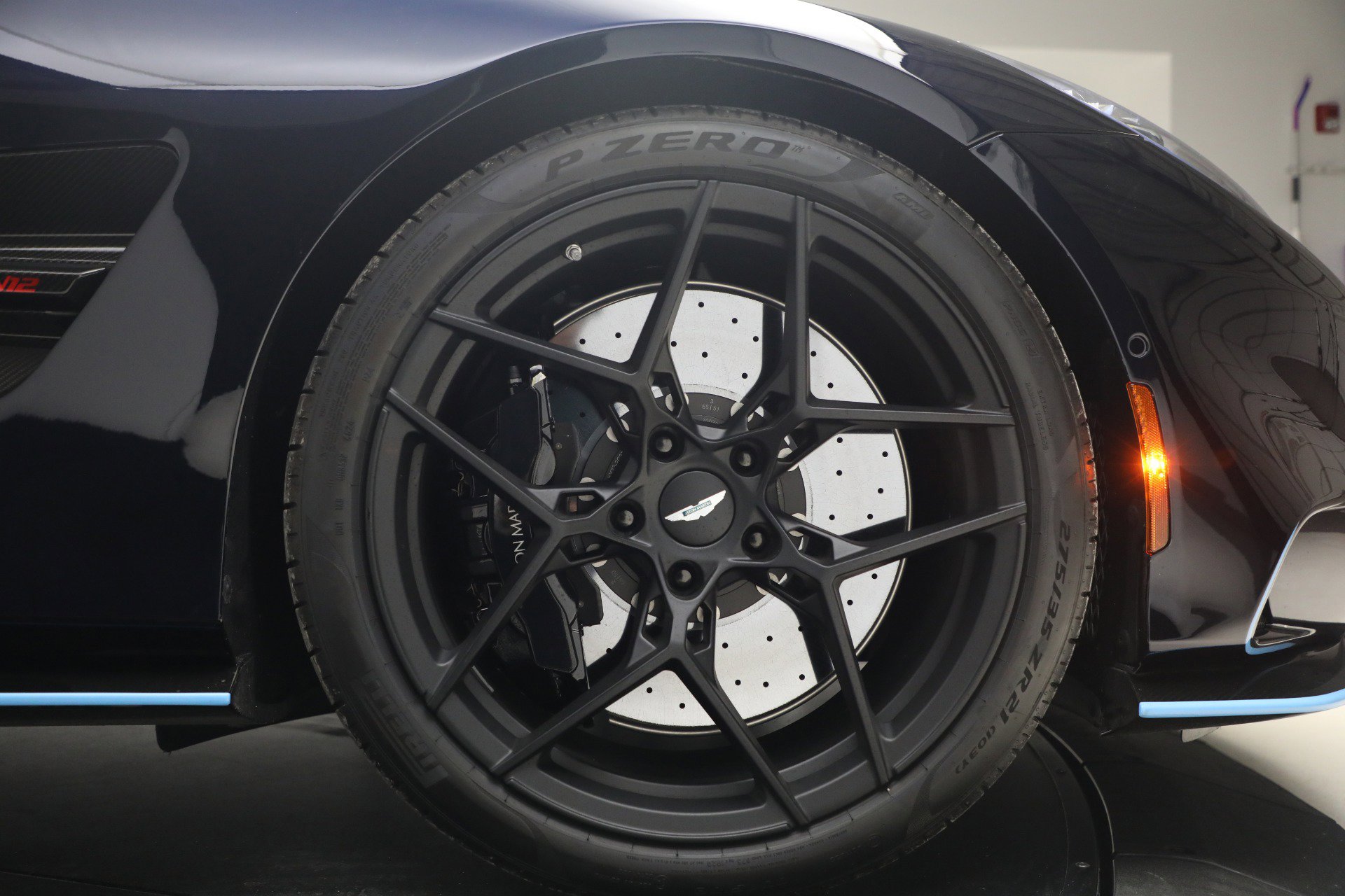 Used 2025 Aston Martin Vanquish image 31