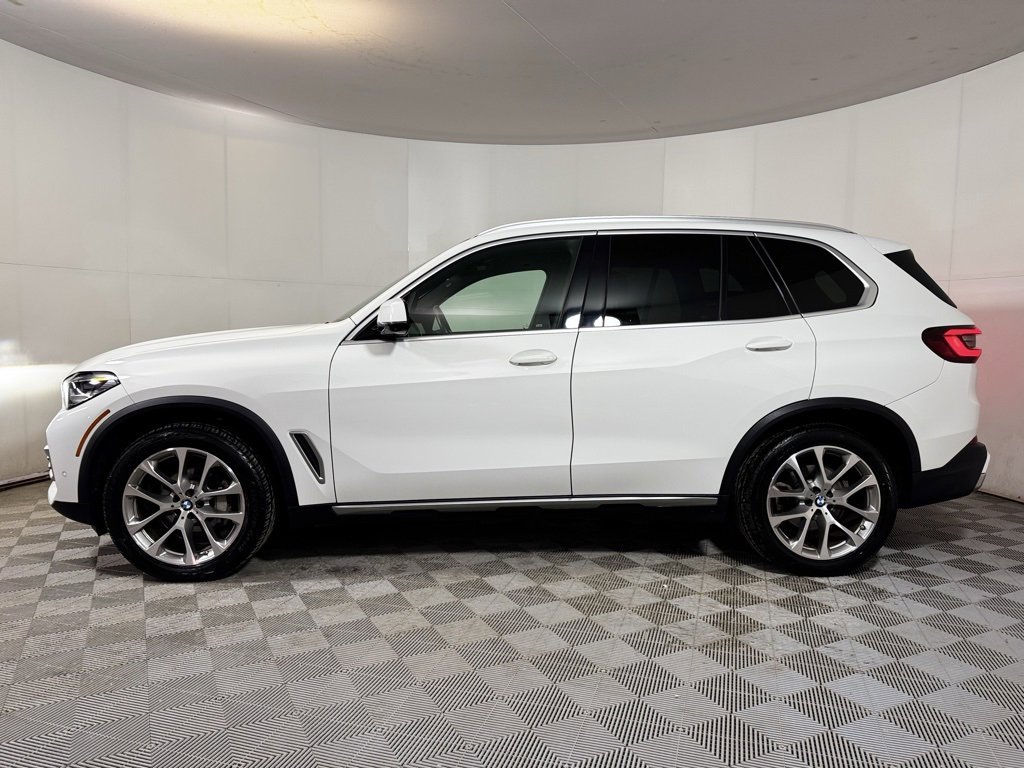 Used 2022 BMW X5 xDrive40i w/ Premium Package image 3