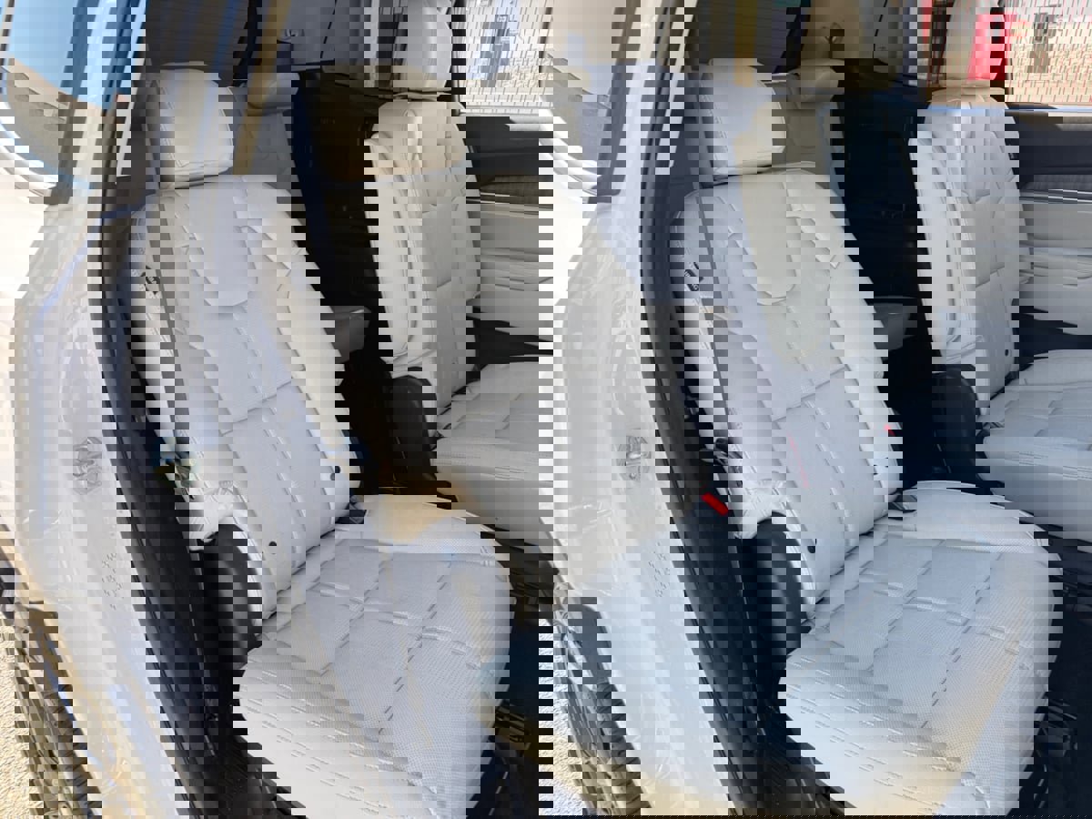 Used 2024 Kia Telluride EX w/ EX Captain's Chair Package image 19